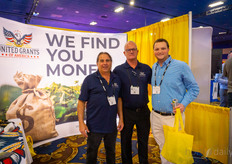 Dan Ehrlich y Andy Seckinger, United Grants of America, visitados por Maxwell Tannenbaum, CAI Foods Company