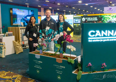 Abha Gupta, Toby Odell y Margaux Cline, de Canna USA, presentan sus soluciones de coco