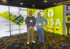 Cameron Way y Joost Somford, de Jasa Packaging Solutions, se encontraron justo a la entrada de la feria.