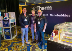 Dante Fernández, Mike Muchow y Jim Rearden, de Biotherm, presentan su tecnología de nanoburbujas.