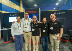 Yufei Qian, de la Universidad Davis, visita al equipo de Hoogendoorn: Peter Hendriks, Luis Trujillo, Oscar Morales y Jim Pantaleo.
