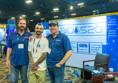 Keith Lewis, Cody Lewis y Edwin McClure con Bio520, que ofrecen varios nutrientes minerales líquidos. Afirman que son tan seguros que podrías bebértelos, pero aunque nos encanta la información validada, no lo hemos probado.