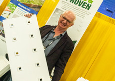 Paul Oneill, de BPGrower, es conocido por sus diversas bateas robustas y selladas para resistir la penetración de las raíces, lo que garantiza un mejor crecimiento de las plantas. La que sostiene es el modelo de balsa de tamaño europeo: tamaño 400x1200