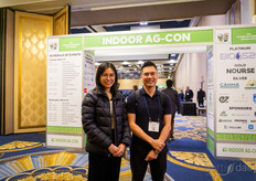 Kenneth Tran y su colega de Koidra visitaron la exposición