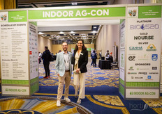 Kyle Barnett y Suzanne Pruitt, organizadores de la exposición