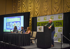 Gus Brennan (Greenswell Growers), Tim Reusch (Dramm Corporation), Rachel Warner (Lufa Farms) y Rob Eddy (Resource innovation institute) con su charla "Water Wise".