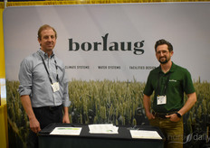 Borlaug, Kurt Parbst y Nicholas Clover.