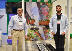 Fued Alle y su hijo Fued Alle de Hydroponic Systems