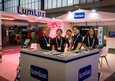 El equipo LumLux: Rocky Zhang, Jady Wu, Amber When, Sunny Rao, Shelly Chen