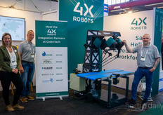 Mariana Gravesen, Michael Mortensen y Per Londen Nielsen. 4XRobots anunció nuevos distribuidores para su robot cooperativo: Willburg, Danvan, FGM, Viemose y Hawe. Como todos ellos tenían un robot en la feria, se expusieron diversas aplicaciones, incluida la funcionalidad de vacío para el envasado y la manipulación postcosecha.