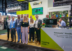 Biobest presentó una solución integral para combatir tanto las especies de trips establecidas como las invasoras. Desde herramientas de detección y monitorización hasta los últimos controles biológicos y soluciones de dispersión automatizadas, Biobest ofrece una gama completa de herramientas de gestión integrada de plagas para ayudar a los productores a anticiparse a los brotes de trips, incluidos los nuevos Crop-Scanner™ y Trap-Scanner™, aplicaciones con identificación de insectos basada en IA e integración de datos en la nube, que ofrecen una mayor precisión y eficiencia en la detección, el Vespiformis-System, una nueva solución biológica específica para los trips invasores que habitan en las hojas, y Entomatic™, una dispersión automatizada, precisa y que ahorra mano de obra de agentes biológicos, mejorando la eficiencia general.
