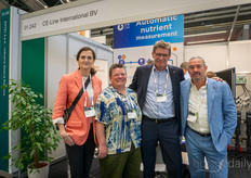 Anna Farrenkopf, Heerco Walinga y Simon Meijer CE-line, visitados por Suzanne Pruitt, Indoor AgCon. El año pasado, CE-line ganó uno de los premios del certamen estadounidense de cultivo de interior.