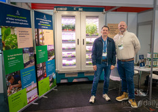 William Benson y Todd Eberline muestran las aplicaciones de agricultura vertical de Invertigro