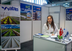 Basak Gobel promociona los productos Vatan Plastik para cultivadores de invernadero y campo abierto