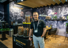 Bill Maartense, enchufe rápido. Hemos prometido hacernos una foto de equipo en Cultivate el mes que viene, ya que el equipo estaba muy ocupado cuando llegamos al stand.