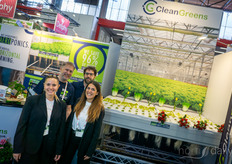 Camilla Yael Santos, Kai Valkama, Slim Prince y Marina Denti, CleanGreens. Este año, la empresa anunció su participación en la mayor instalación aeropónica del mundo en Kuwait: https://www.hortidaily.com/article/9724016/kuwait-to-get-largest-aeroponic-greenhouse-thanks-to-partnership/ .
