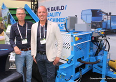 Rob van den Berg y Nick Weterings (Weterings Machinery) con su máquina de limpieza. Producen distintos tipos de ella.