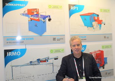 Hendrik Mast (Hortimec) en el stand de Urbinati