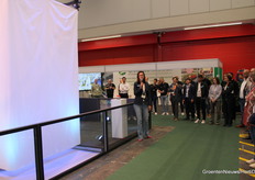 Charlotte Langerak-Visser (Viscon) presenta el robot explorador Eva.