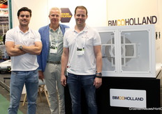 Joost de Goeij (Bimco Holanda), Nico van der Houwen (Hortipar) e Ivo Biemond (Bimco Holanda). Hortipar acaba de convertirse en distribuidor exclusivo de los sistemas de deshumidificación de Bimco Holland.