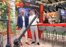 Rogier van Rees y Thom van de Sande (Van de Lande) con una válvula de mariposa extralarga.