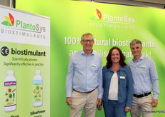 Alfredo Weel, Annelies Ribbink y Alwin Scholten (PlantoSys). PlantoSys también ofrece bioestimulantes con certificación CE.