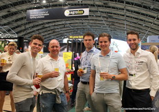 Arne Kreling (Kreling Chrysanten), Jinse van Wijgerden (Optiplant), Koen Kreling y Henri Satter (Kreling Chrysanten) y Teun Vereijken (Hoogendoorn Growth Management) en el Royal Brinkman bebe