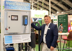 Pieter-Jan Overkamp (Hortilife) junto a una unidad Vortex UFB, fabricando nanoburbujas.