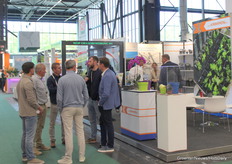 Charlas en el stand de Van Krimpen
