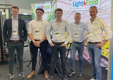 Don van Haeff (Light4Food), Bram Kuipers (Triple Green Innovation), Niels Jacobs (Light4Food), René van Haeff (Light4Food) y Martin Kuipers (Triple Green Innovation).