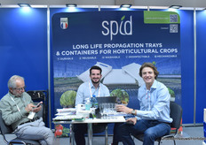 El equipo de (SpidTrays)
