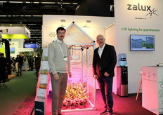 Michel Hacken y Stefan Kwetkat, de Zalux La empresa española, perteneciente al grupo alemán Trilux, aportó luz y color a su stand con sus soluciones de iluminación LED para invernaderos