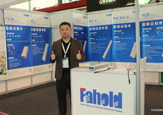 En el stand de la empresa Fahold, Louis