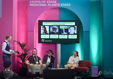 Ponentes en la charla sobre cannabis Blazing Trails