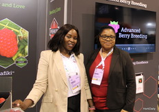 Mercy Gelens y Nichole Pantophlet, de Advanced Berry Breeding