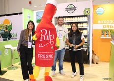 Equipo de Edible Garden, junto a Pulp