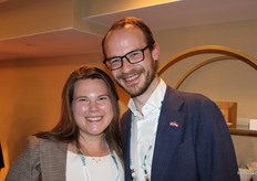 Rosalie Klercq y Mark Zonnenberg, de la Embajada de los Países Bajos