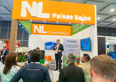 El Embajador André Driessen en el cóctel de recepción holandés.