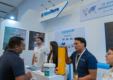 Un concurrido stand de BlueTerra