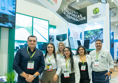 Carlos Álvarez y el equipo de Hidroponica Sustentable.
