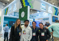 Ivonne Melendez, Alfredo Prado, Marco Cardiel y Cesar Soto, Toyo Kasei. En su stand los productos Biogrow / Greenfizz, así como Reisopack, Toyodrip, y muchos más.