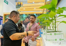 Nicolas Delon, de Grodan, ocupado en su stand.