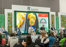 Una de las muchas conferencias de la Expo.