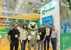 El equipo Grodan con la mascota de Ceickor, Jorge del Toro de Finka y Felix Tarrats de Ceickor.