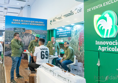 El stand de Innovación Agrícola, con el equipo y los productos de Millenniumsoils Coir