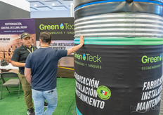 Visitantes en el stand de GreenTeck.