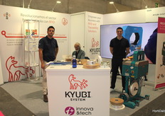 Xavi, Pedro y Raúl, en el stand de Kyubi System