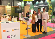 Paula Polo, José Guirado y Javier Fernández, en el stand de DemetrIA Agritech y Orange empresas