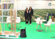 Carla Amaiz y Patricia Moreno, en el stand de Agricheap