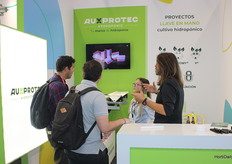 Reunión en el stand de AuxProtec